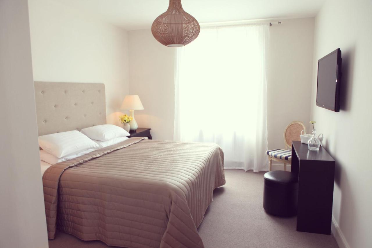 Blue Pigeons Hotel Worth  Bagian luar foto